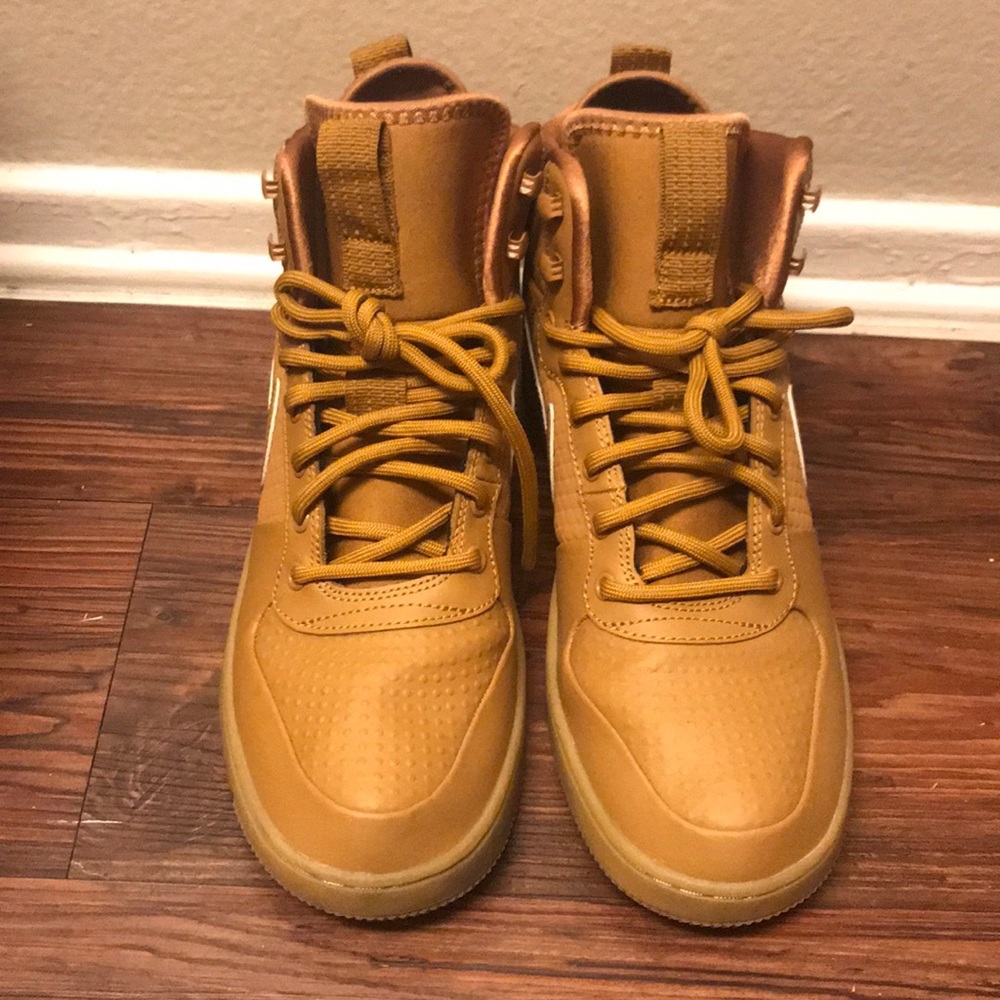 Nike Men’s Ebernon Mid Top Sneaker